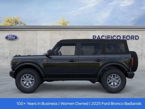 New 2025 Ford Bronco Badlands image 4