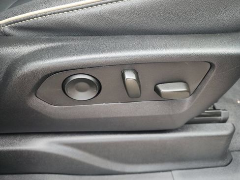 Used 2023 Chevrolet Suburban Premier image 34