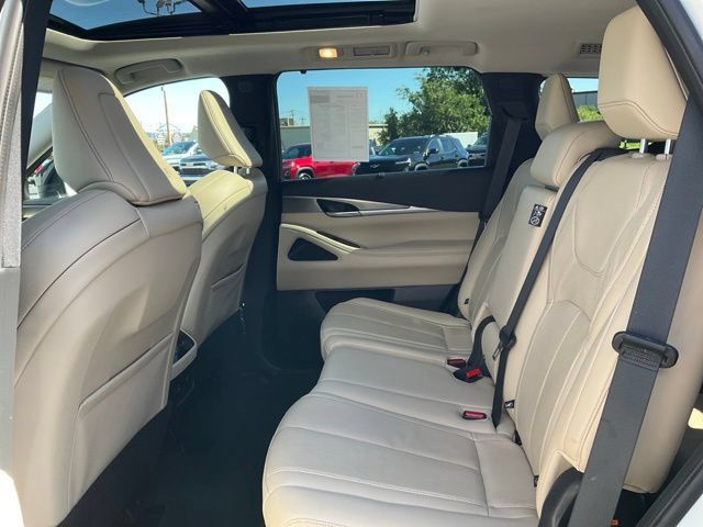Used 2023 INFINITI QX60 Luxe AWD/4WD image 9