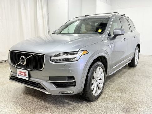 Used 2017 Volvo XC90 T6 Momentum w/ Vision Package AWD/4WD image 3