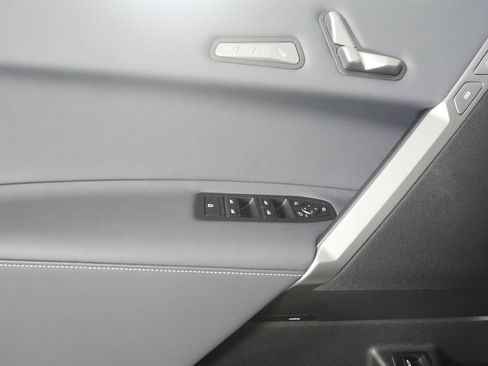 Used 2026 BMW iX xDrive45 w/ M Sport Package image 9