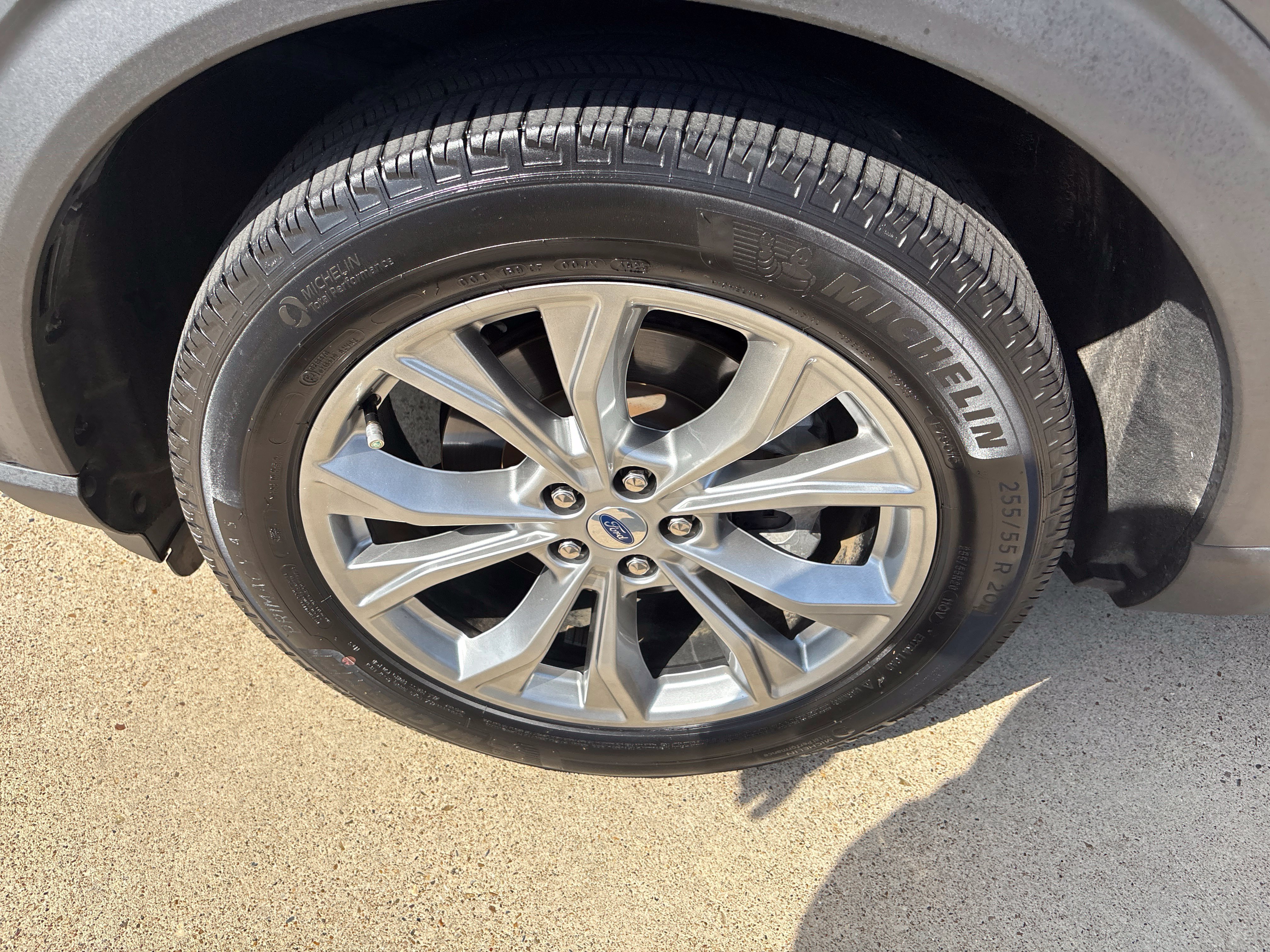 Used 2024 Ford Explorer XLT w/ Equipment Group 202A RWD image 16