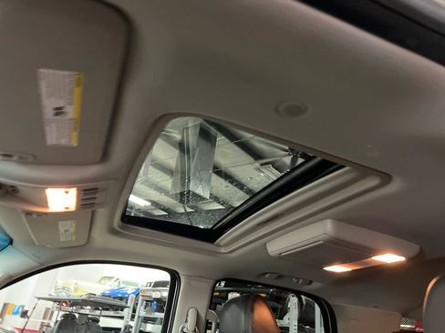 Used 2007 Cadillac Escalade AWD w/ Climate Package image 90