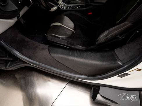 Used 2017 McLaren 570S RWD image 34