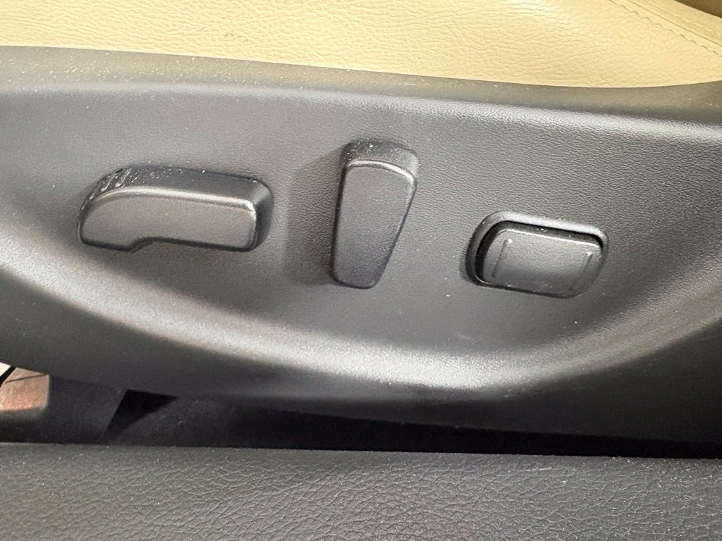 Used 2022 Nissan Maxima SV w/ Floor Mat Group FWD image 11