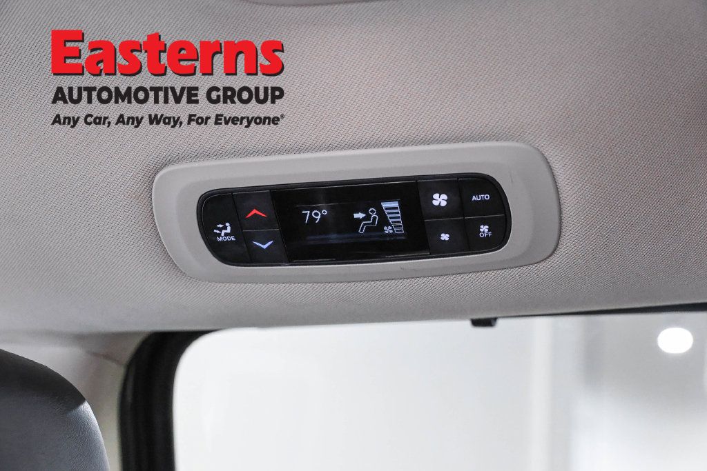 Used 2023 Chrysler Pacifica Touring-L FWD image 25
