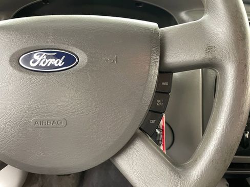Used 2004 Ford Taurus SE FWD image 23