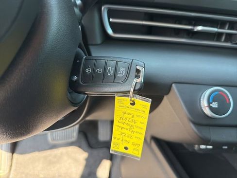 Certified 2025 Hyundai Elantra SE FWD image 14