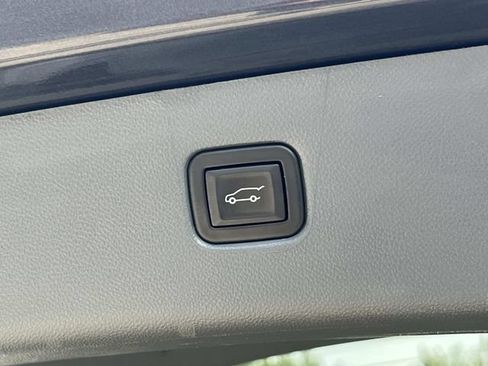 Used 2021 Chevrolet Blazer LT AWD/4WD image 17