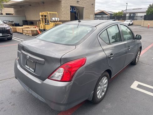 Used 2016 Nissan Versa S FWD image 3