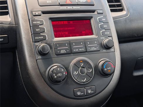 Used 2013 Kia Soul + FWD image 16
