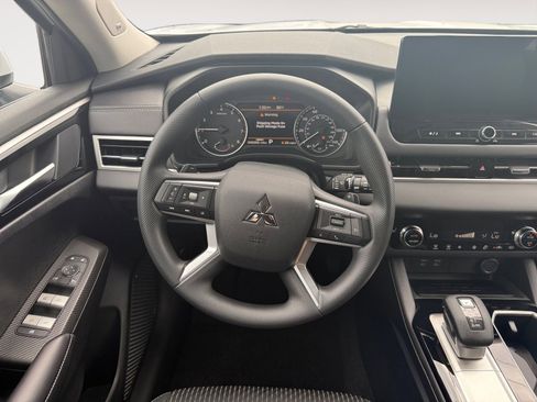 Used 2025 Mitsubishi Outlander ES AWD/4WD image 12