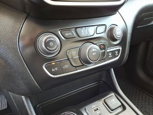 Used 2020 Jeep Cherokee Latitude Plus image 24