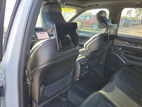 Used 2023 Jeep Grand Cherokee Overland w/ Adv Protech Group III image 18