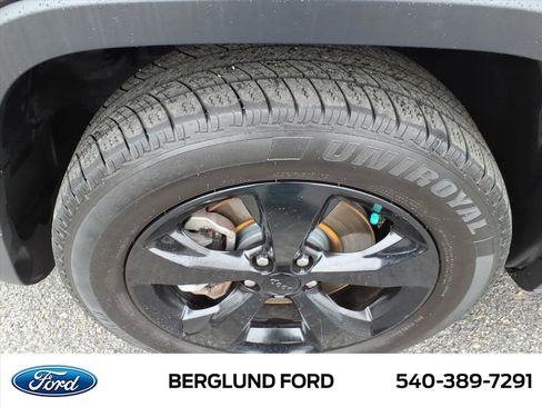 Used 2018 Jeep Cherokee Latitude w/ Altitude Package image 11