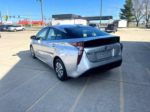 Used 2017 Toyota Prius Two image 5