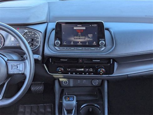 Used 2022 Nissan Rogue SV image 16