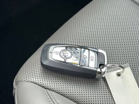 Used 2025 Lincoln Corsair Reserve FWD image 32
