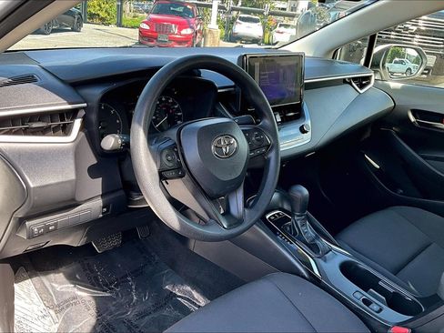 Used 2025 Toyota Corolla LE FWD image 13