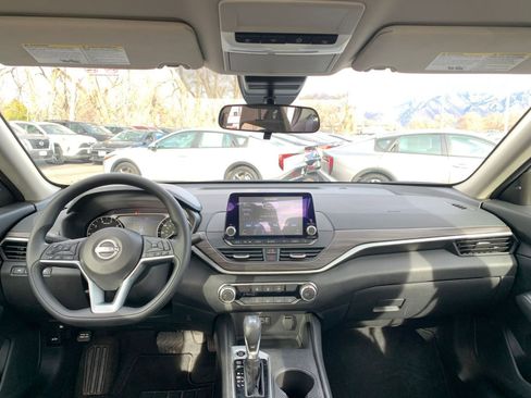 Used 2025 Nissan Altima 2.5 SV image 34