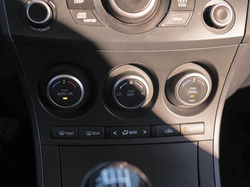 Used 2013 MAZDA MAZDA3 i Touring image 32