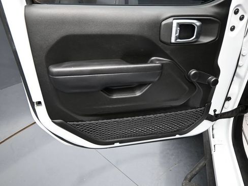 Used 2024 Jeep Gladiator Sport AWD/4WD image 9