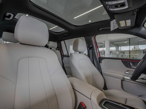 Used 2026 Mercedes-Benz GLB 250 4MATIC image 32