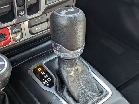 Used 2025 Jeep Wrangler Unlimited Rubicon w/ Convenience Group AWD/4WD image 16