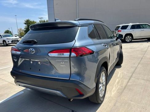 Used 2023 Toyota Corolla Cross LE AWD/4WD image 3