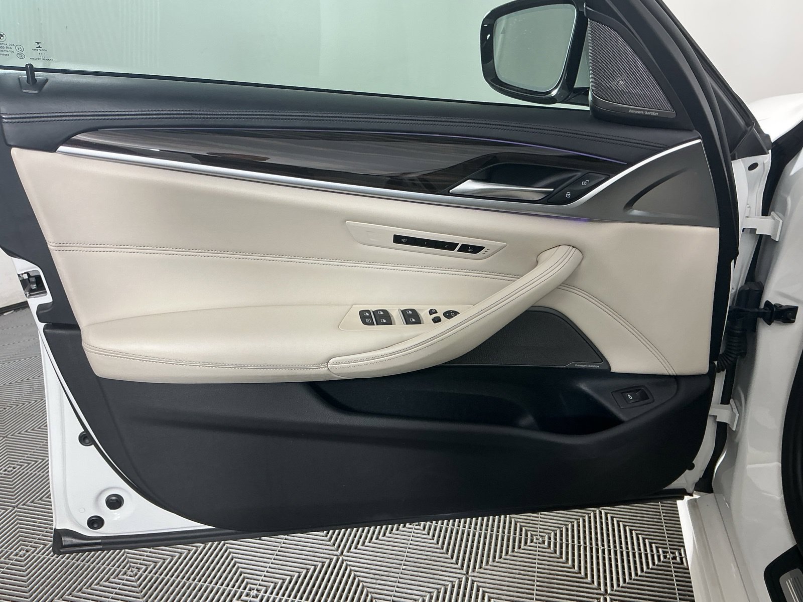 Used 2019 BMW 540i xDrive w/ M Sport Package AWD/4WD image 12