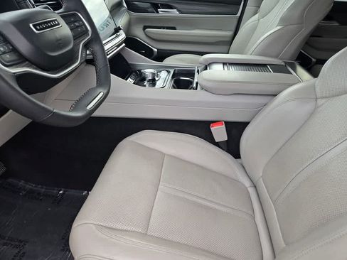 Used 2024 Jeep Wagoneer Series II w/ Flexible Seating Group AWD/4WD image 17