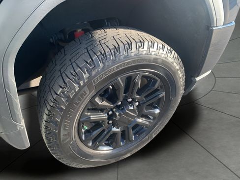 Used 2021 GMC Sierra 3500 Denali w/ Denali Black Diamond Edition image 25