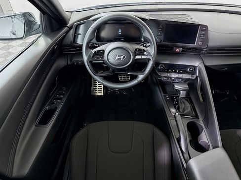Certified 2025 Hyundai Elantra Sport FWD image 4