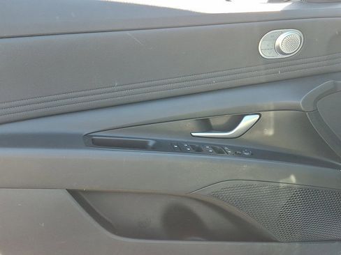 Used 2023 Hyundai Elantra Limited w/ Preferred Accessory Package image 13