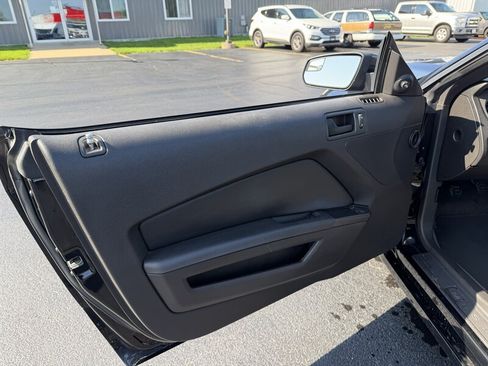 Used 2013 Ford Mustang GT RWD image 11