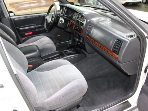 Used 1997 Jeep Grand Cherokee Laredo AWD/4WD image 8
