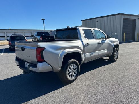 Used 2024 Toyota Tacoma SR5 image 5
