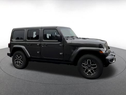 Used 2025 Jeep Wrangler Sahara image 16