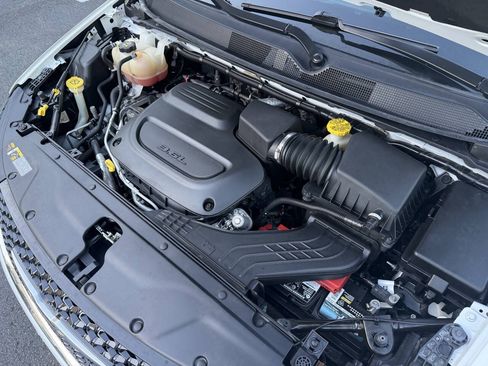 Used 2022 Chrysler Pacifica Limited FWD image 35