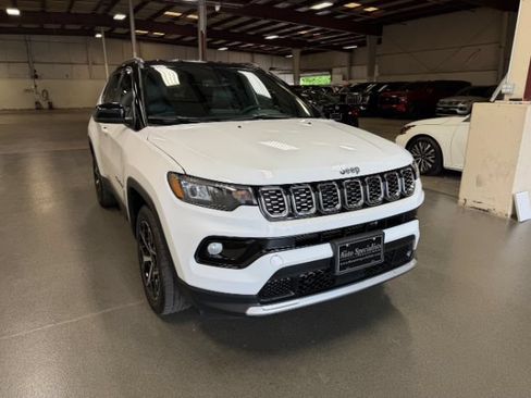 Used 2025 Jeep Compass Limited AWD/4WD image 7
