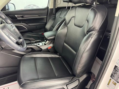 Used 2024 Kia Telluride LX image 31