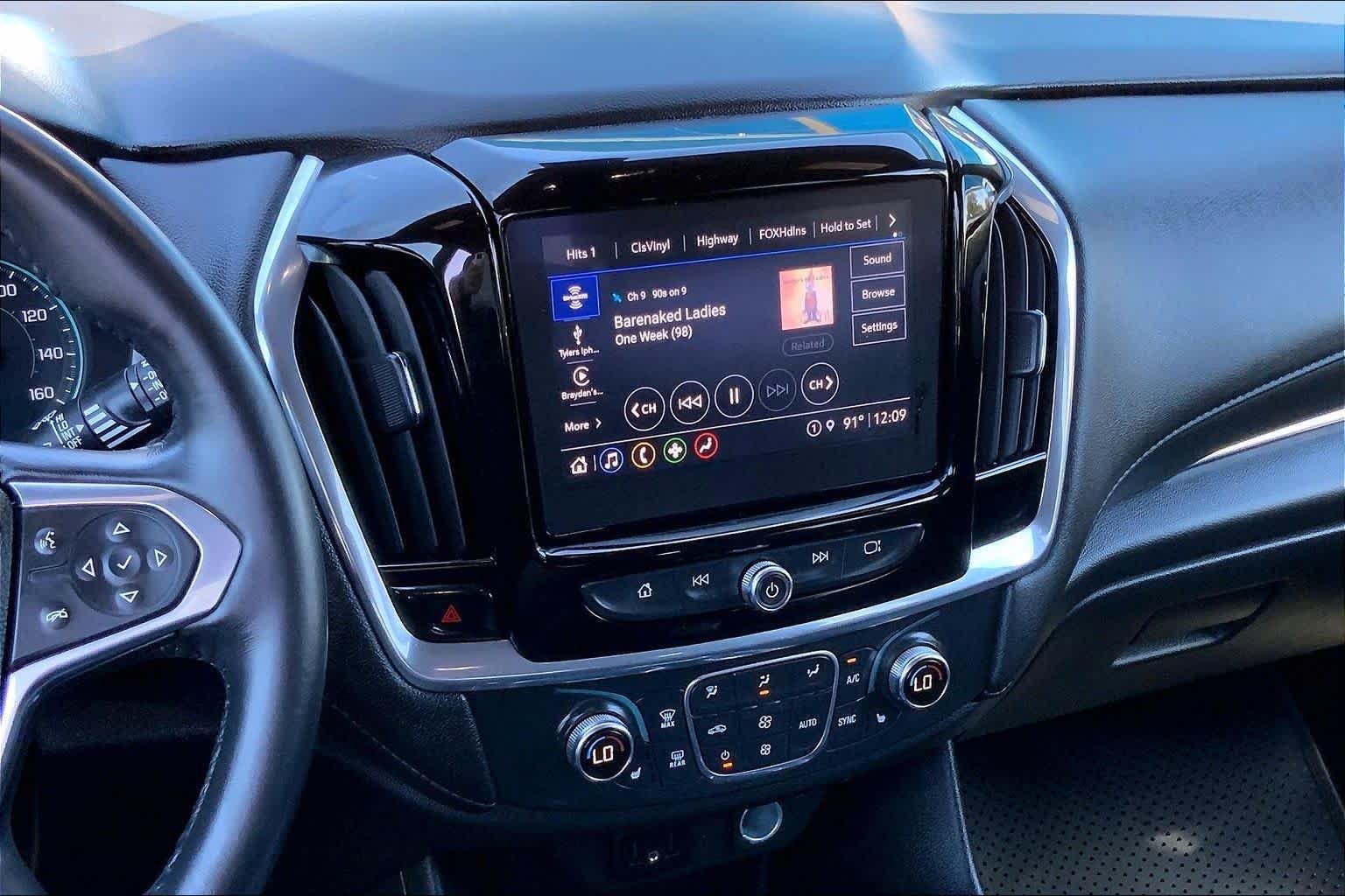 Used 2022 Chevrolet Traverse LT FWD image 7