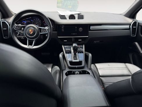 Used 2022 Porsche Cayenne AWD/4WD image 15