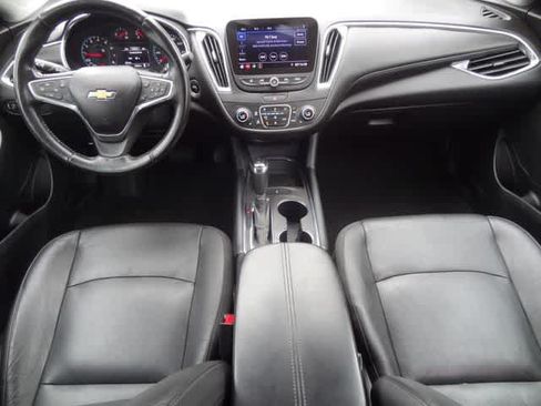Used 2019 Chevrolet Malibu LT w/ Leather Package FWD image 11
