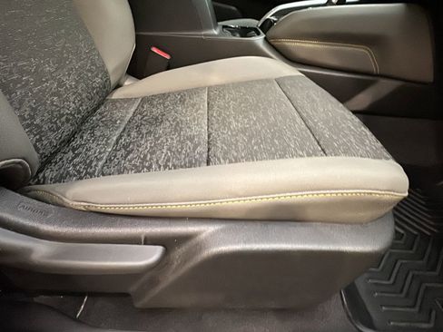 Used 2024 Chevrolet Colorado ZR2 w/ Technology Package image 16