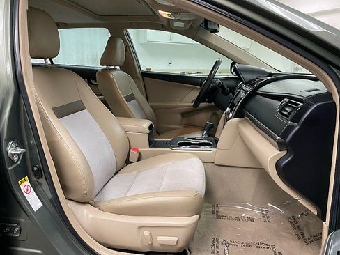 Used 2012 Toyota Camry XLE w/ Leather Pkg image 14