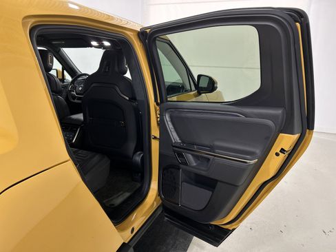 Used 2022 Rivian R1T Adventure image 19