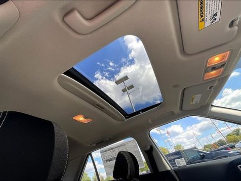 New 2025 Hyundai Venue SEL FWD image 30