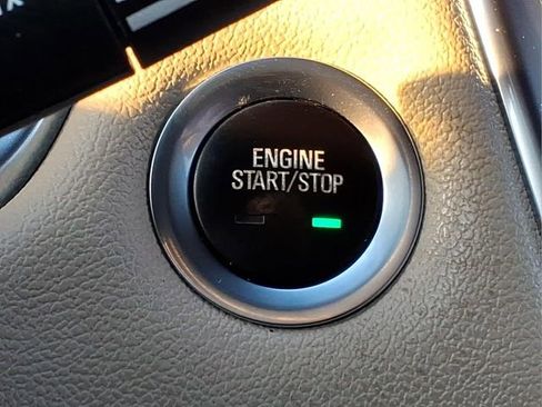 Used 2022 Chevrolet Traverse LS image 25