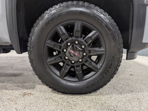 Used 2025 GMC Sierra 3500 AT4 image 15